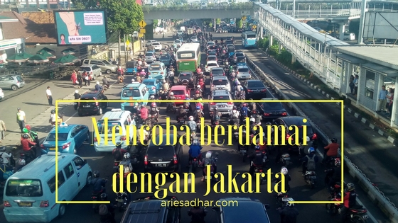 mencobaberdamaidengan