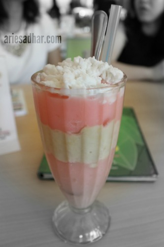 Es Kopyor pakai duren. Waiki. Waiki!